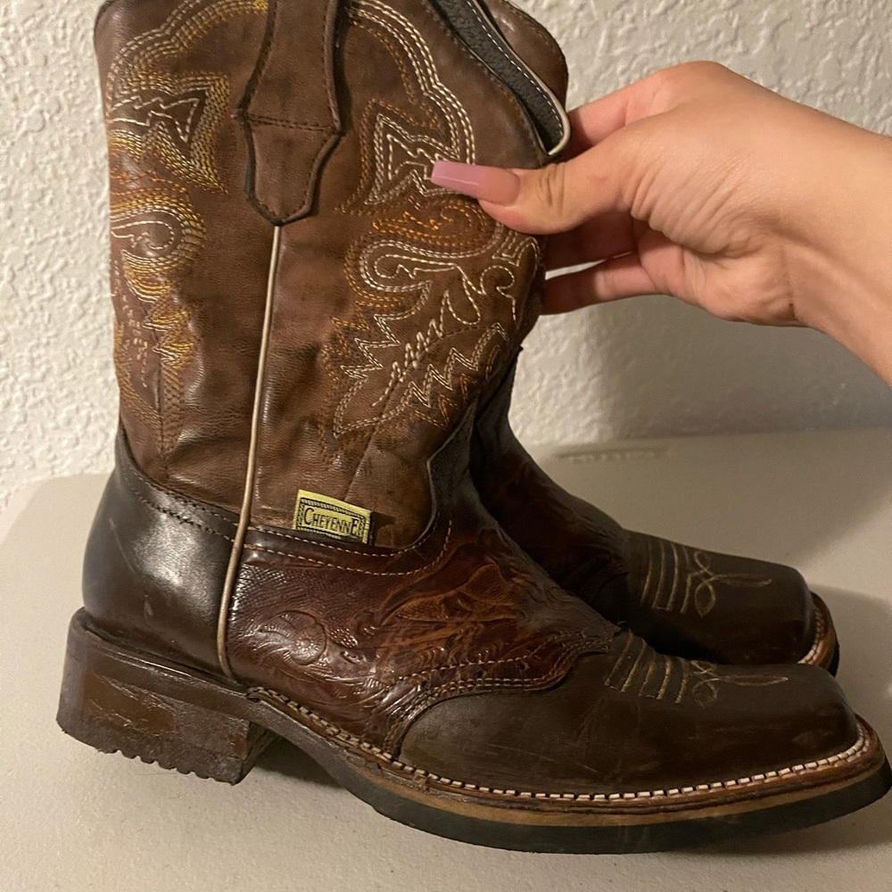 Cheyenne low cut boots.
